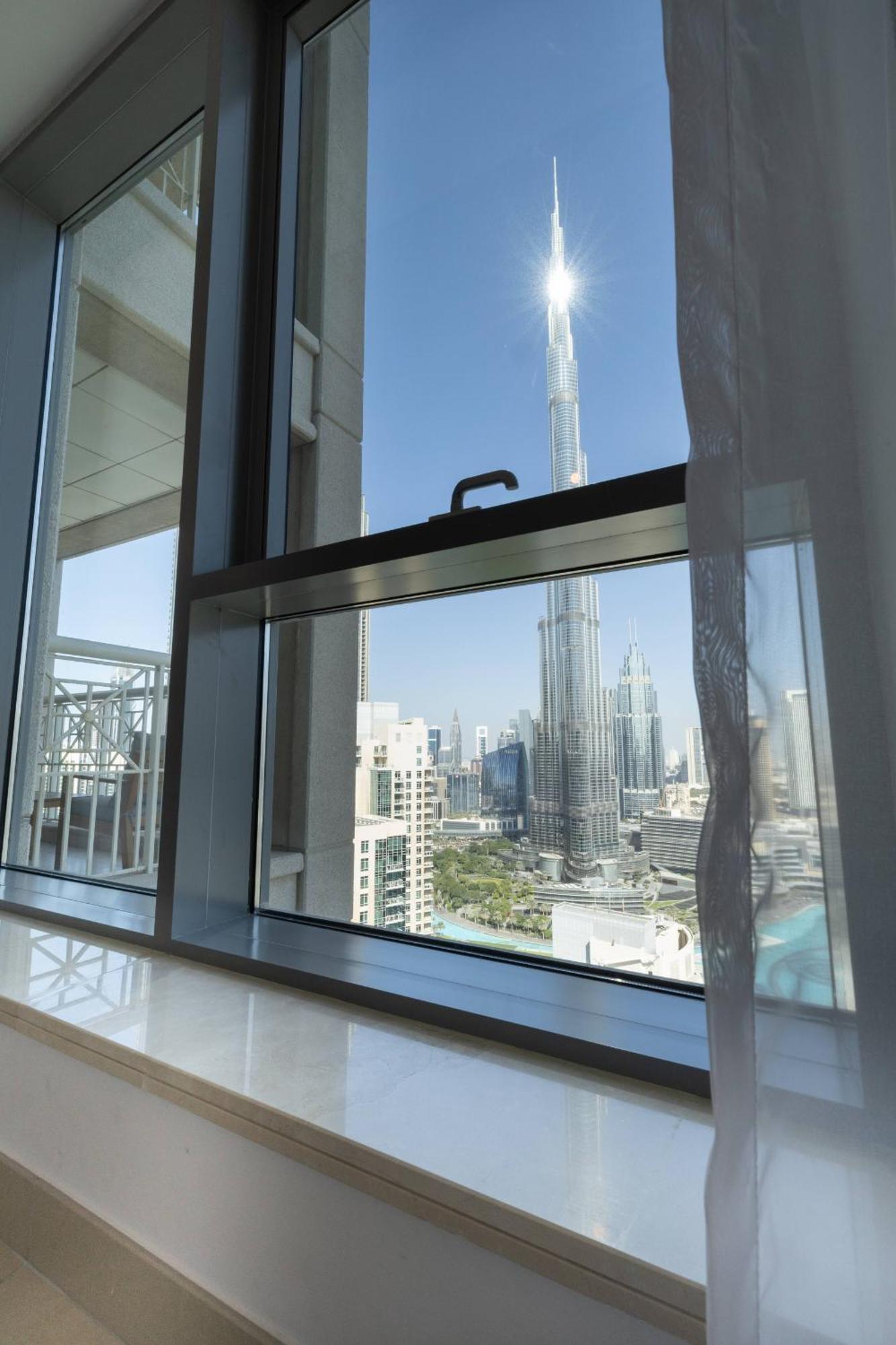 Signature Burj Khalifa View Residence Dubai Esterno foto