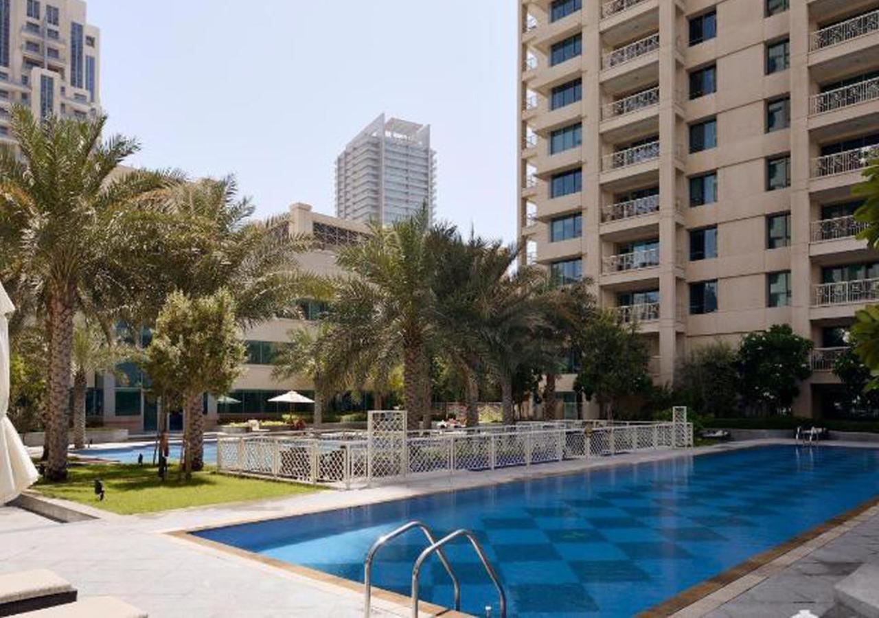 Signature Burj Khalifa View Residence Dubai Esterno foto