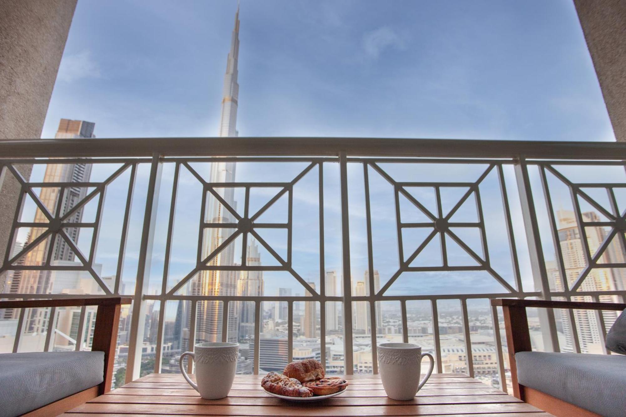 Signature Burj Khalifa View Residence Dubai Esterno foto