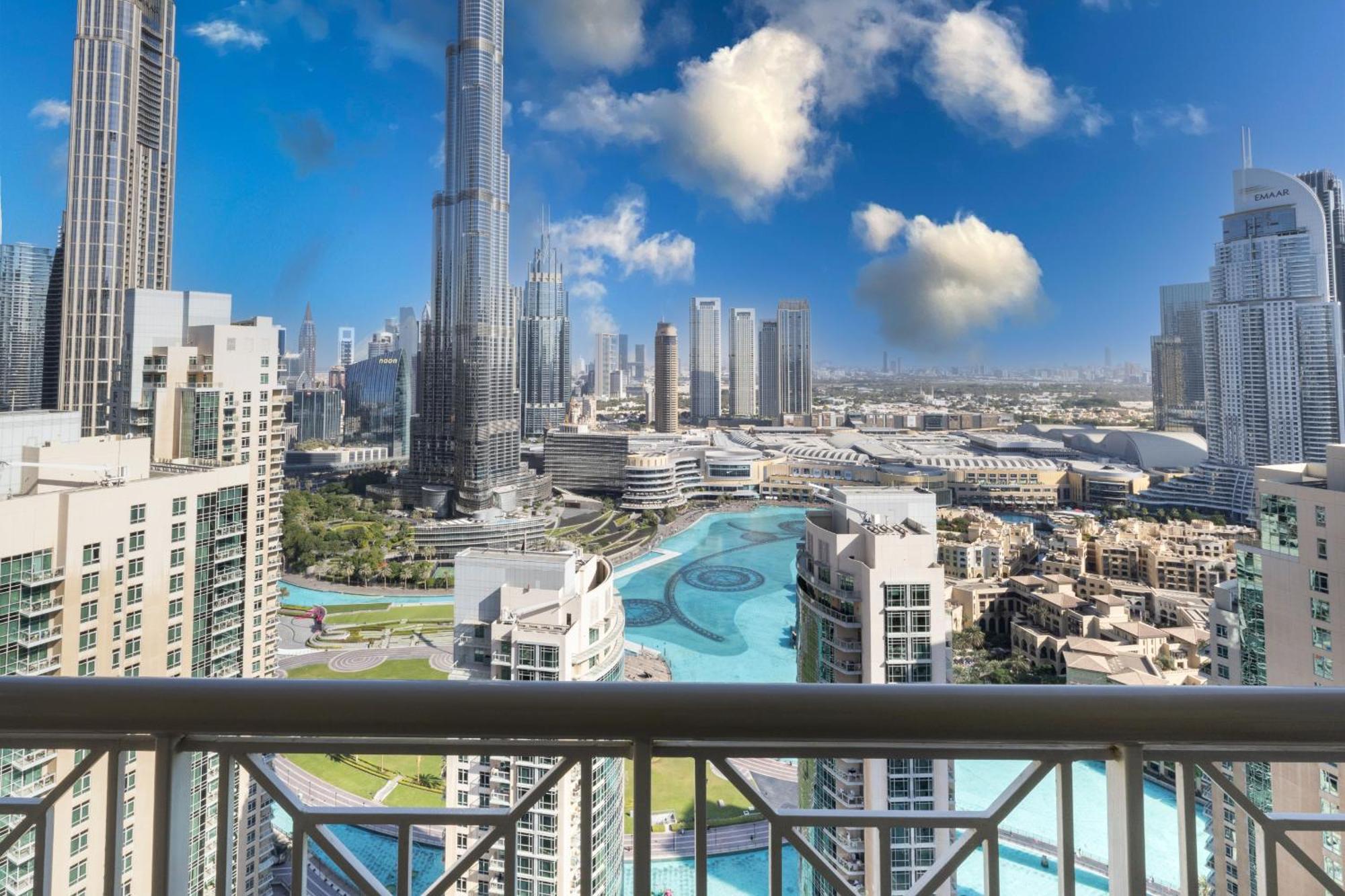 Signature Burj Khalifa View Residence Dubai Esterno foto